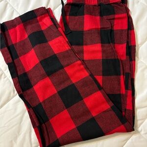 Old navy Christmas pajama pant in red and black plaid .